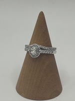 14K WHITE GOLD WEDDING BAND SET 4.3G WITH CENTER DIA TEAR 