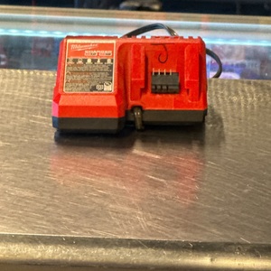 MILWAUKEE M12 & M18 BATTERY CHARGER