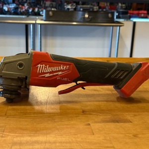 MILWAUKEE M18 GRINDER