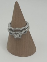 10K W/G SET ENGAGMENT DIA CHIPS ACROSS FACE BAND HAS .30 CENTER DIAMOND SURROUND
