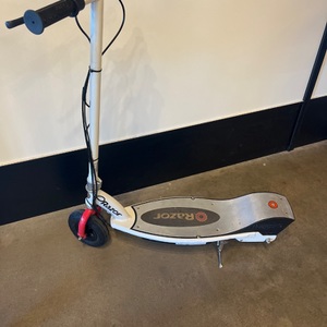 RAZOR / E200 / SCOOTER WITH CHARGER