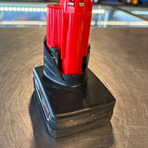MILWAUKEE / 48-11-2440 / 4AH M12 BATTERY