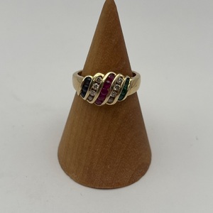 3.70gms Ring 10K YELLOW GOLD RING / BLUE CLEAR RED AND GREEN STONES