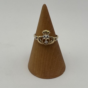 1.70gms Ring 10K YELLOW GOLD RING / SMALL RED DIAMOND HANDS / CROWNED HEART