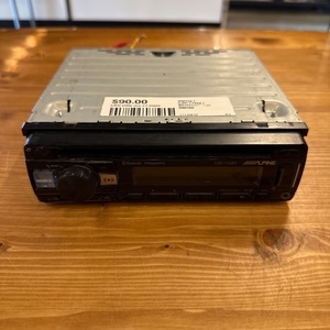 Alpine / CDE-172BT / Bluetooth Car Stereo