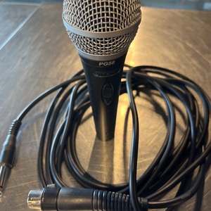 SHURE / PG58 / XLR MICROPHONE WITH XLR CABLE