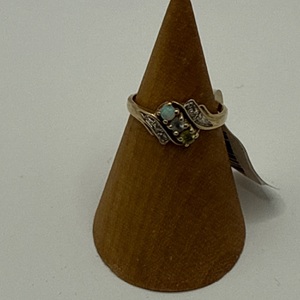 1.50gms 10K YELLOW GOLD RING WITH MULTI COLORED STONE 