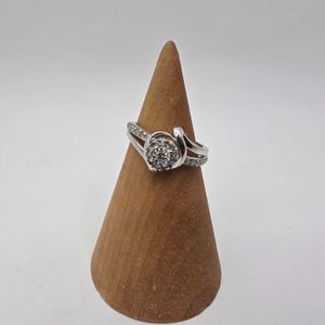 10K WHITE GOLD DIAMOND RING