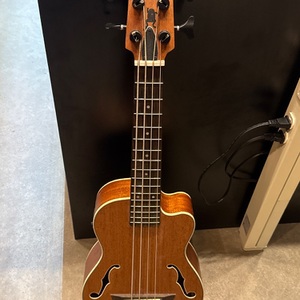 Kala UK-500B U-Bass mini bass WITH CASE 