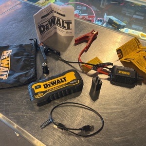 DeWalt / DXAELJ16 / 1600 Peak Amp Jump Starter