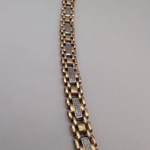 25.80gms Bracelet 10K / Bracelet w/ Chip Diamonds