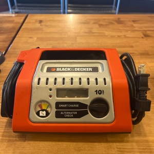  Black And Decker 10 AMP Smart Battery Charger W/ Alternator Check