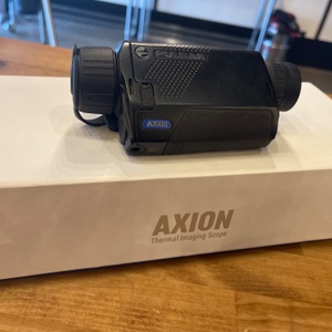 PULSAR / AXION / XM30 / 2.5-10X30MM WITH TWO BATTERIES AND CHARGING PACK
