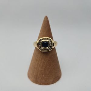 14k ring with blue stone and 16 small diamonds all around