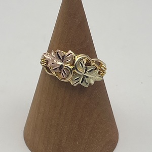 10K BHG RING 3.2 GRAMS WITH 2 LEAVES ON TOP 