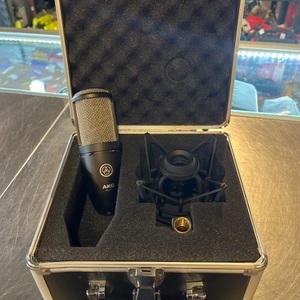 AKG / P220 / MIC IN CASE