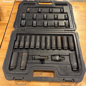 DEWALT 1/2INCH IMPACT 30PC SOCKET SET 10-24MM