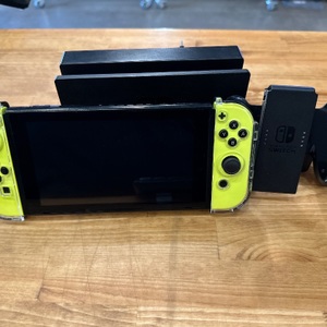 Nintendo / Switch / With Dock and Joycons and Cables