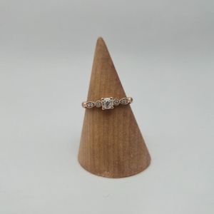 14K GOLD RING WITH .30 CENTER DIAMOND 