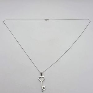 W/G NECKLACE W/ KEY CHARM