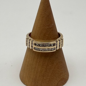 5.10gms / Size 8.5 / Yellow Gold / 12X.05 Diamond w/Smaller Diamonds