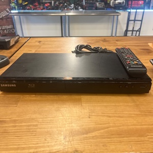 SAMSUNG BLU-RAY PLAYER WITH REMOTE