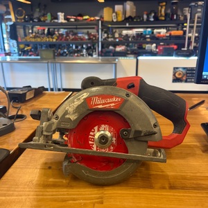 Milwaukee / 2530-20 / Circular Saw