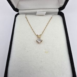 14k 1.5 grams necklace with small dia 