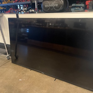 SKYWORTH 70'' HDTV (NEEDS SCREWS FOR LEGS)