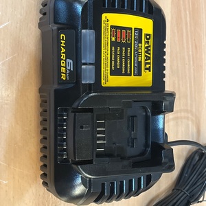 DeWalt / DCB1106 / 6AMP CHARGER