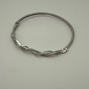 10K WHITE GOLD BRACELET 7.7G WITH DIA CHIPS 