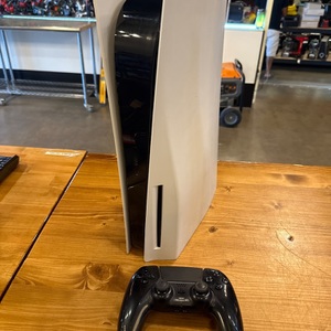 PLAYSTATION 5 DISC CONSOLE WITH CONTROLLER AND CABLES 