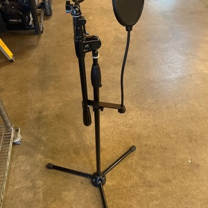 Ultimate Control / Mic Stand with Pop Filter