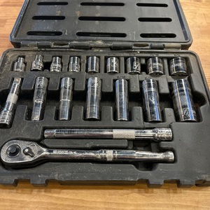 KLUTCH / 41230 / Klutch 1/2in.-Drive SAE Socket Set, 16-Pc.
