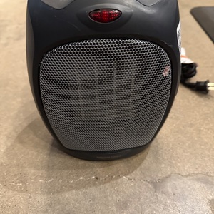  AMAZON BASICS PORTABLE PLUG IN HEATER