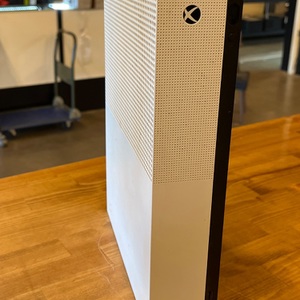 Microsoft / Xbox One S