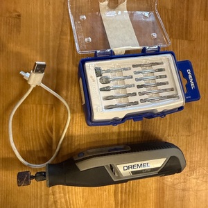  7760 CORDLESS DREMEL WITH BITS