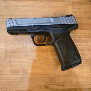 SMITH AND WESSON SD40 VE WITH ONE MAG 