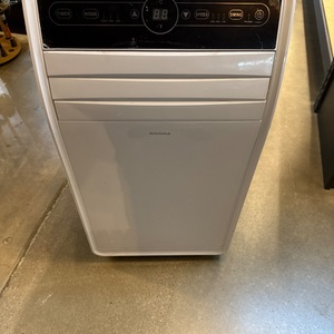 Insignia™ - 550 Sq. Ft. Portable Air Conditioner - White/Gray