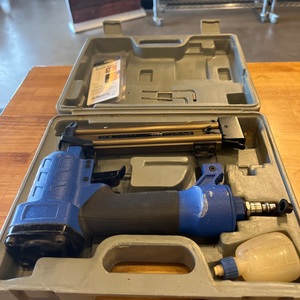 F32 18GA IN CASE WITH NAILS