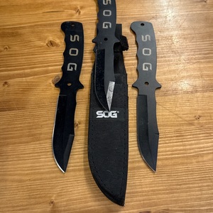 SOG SET OF 3 THROWING KNIVES WITH SHEATH