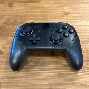 NINTENDO SWITCH PRO CONTROLLER