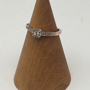  10K 1.3 GRAMS GOLD RING WITH SMALL DIAMONDS SIZE 4.5 
