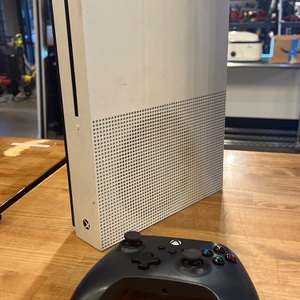 Microsoft / XBOX / ONE S