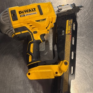 DeWalt / DCN21PL / Nail Gun