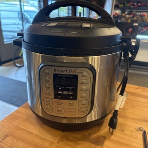 Black/Chrome Instant Pot Duo 60 v5 Pressure Cooker