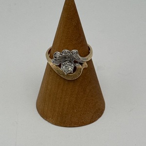 3.40gms Ring 14K RING WITH .10 ROUND CENTER DIAMOND 
