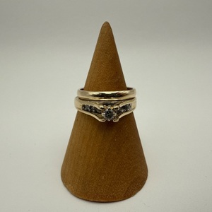 5.70gms 14K Y/G RING W/ .15 CENTER DIAMOND size 6.75