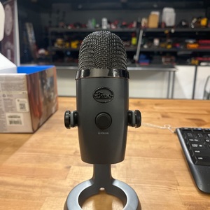 BLUE  YETI NANO 