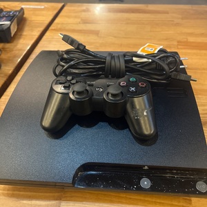 Sony / Playstation / 3 / +2 Controllers+Cords 